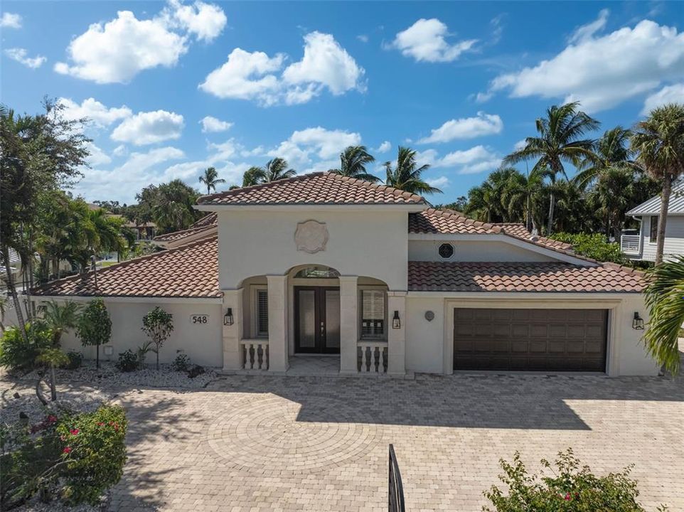 Activo con contrato: $2,795,000 (3 camas, 3 baños, 4399 Pies cuadrados)