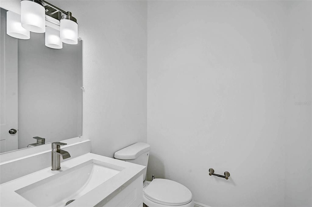 Activo con contrato: $2,795,000 (3 camas, 3 baños, 4399 Pies cuadrados)