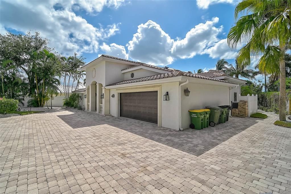 Activo con contrato: $2,795,000 (3 camas, 3 baños, 4399 Pies cuadrados)