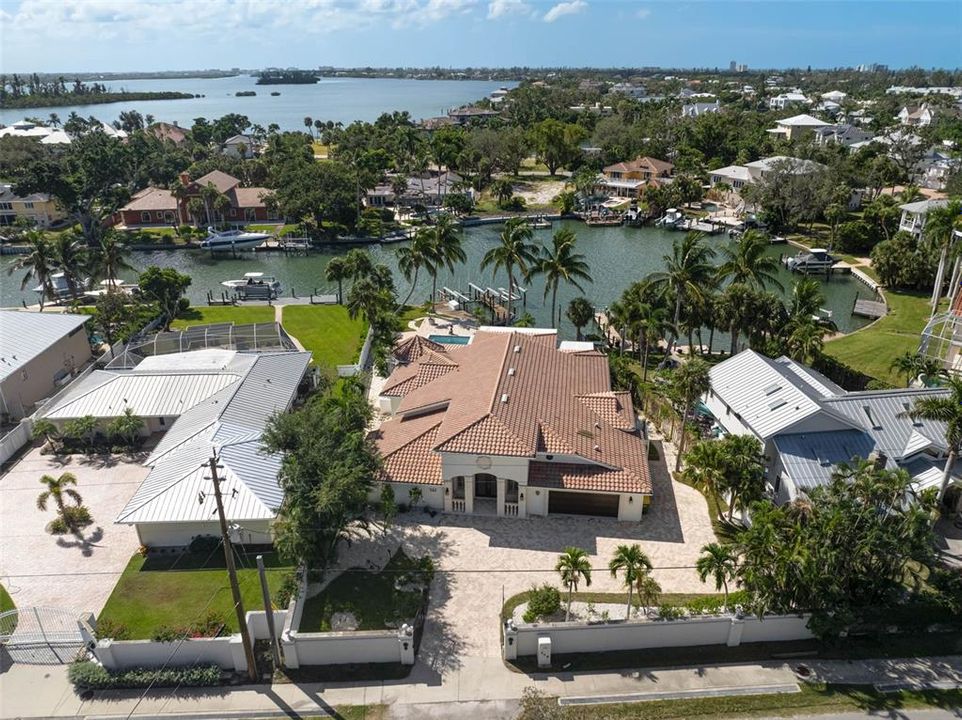 Activo con contrato: $2,795,000 (3 camas, 3 baños, 4399 Pies cuadrados)