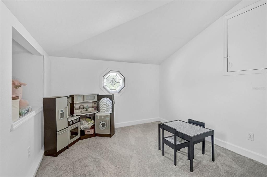 Activo con contrato: $2,795,000 (3 camas, 3 baños, 4399 Pies cuadrados)