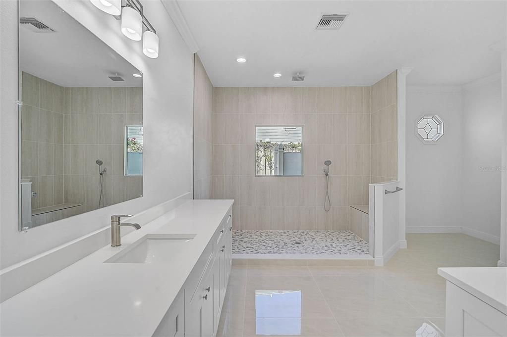 Activo con contrato: $2,795,000 (3 camas, 3 baños, 4399 Pies cuadrados)