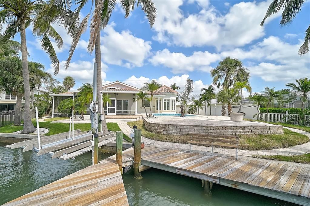 Activo con contrato: $2,795,000 (3 camas, 3 baños, 4399 Pies cuadrados)