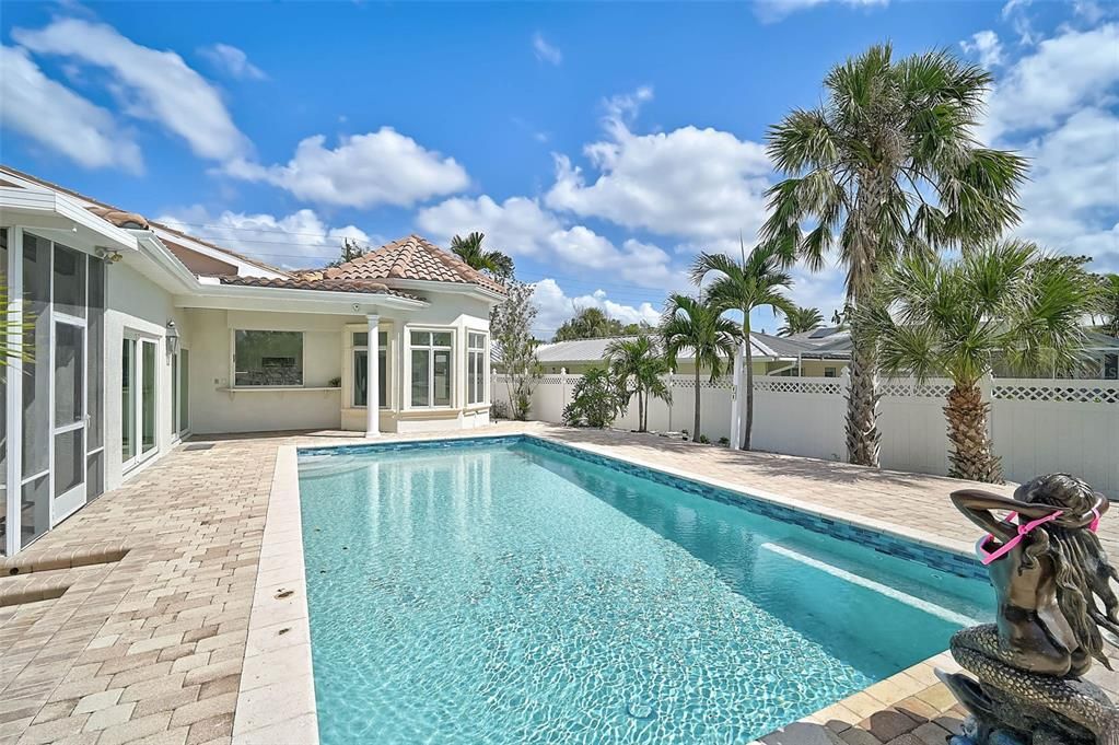 Activo con contrato: $2,795,000 (3 camas, 3 baños, 4399 Pies cuadrados)