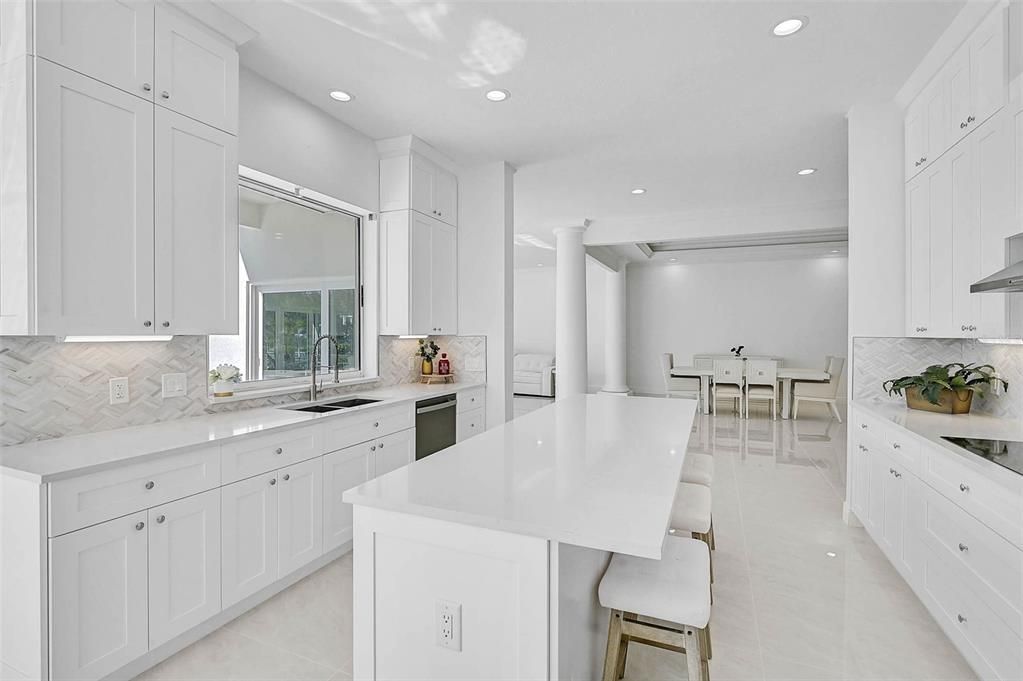 Activo con contrato: $2,795,000 (3 camas, 3 baños, 4399 Pies cuadrados)