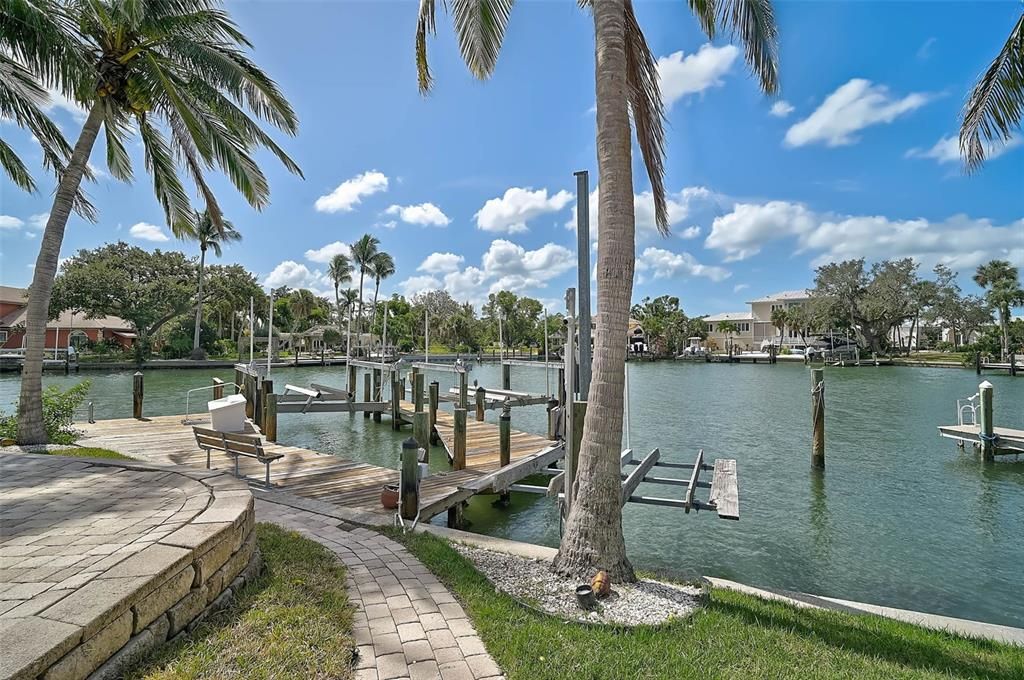 Activo con contrato: $2,795,000 (3 camas, 3 baños, 4399 Pies cuadrados)