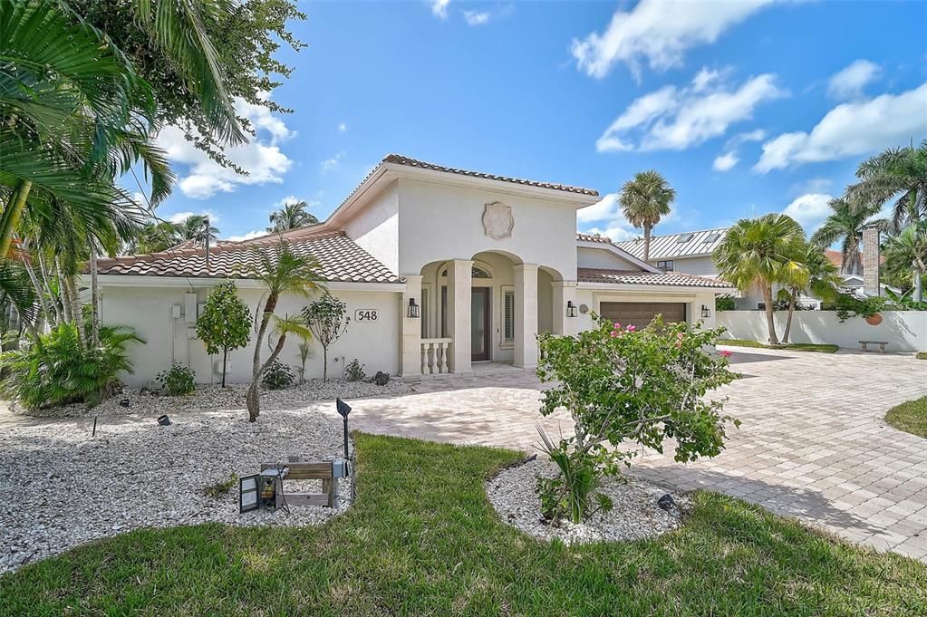 Activo con contrato: $2,795,000 (3 camas, 3 baños, 4399 Pies cuadrados)