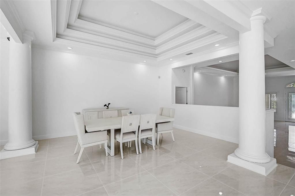 Activo con contrato: $2,795,000 (3 camas, 3 baños, 4399 Pies cuadrados)