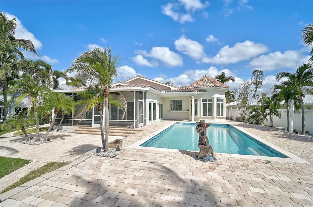 Activo con contrato: $2,795,000 (3 camas, 3 baños, 4399 Pies cuadrados)