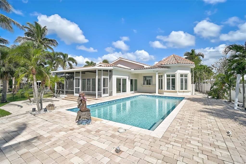 Activo con contrato: $2,795,000 (3 camas, 3 baños, 4399 Pies cuadrados)