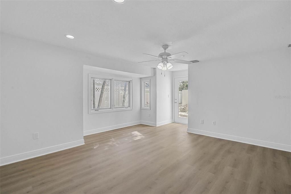 Activo con contrato: $2,795,000 (3 camas, 3 baños, 4399 Pies cuadrados)