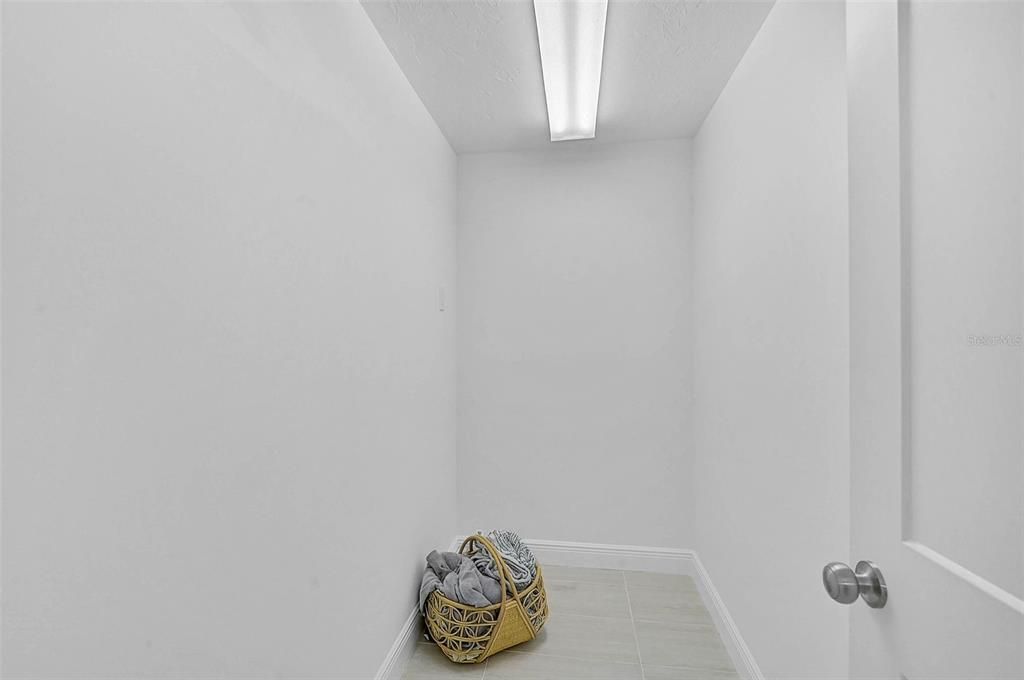 Activo con contrato: $2,795,000 (3 camas, 3 baños, 4399 Pies cuadrados)