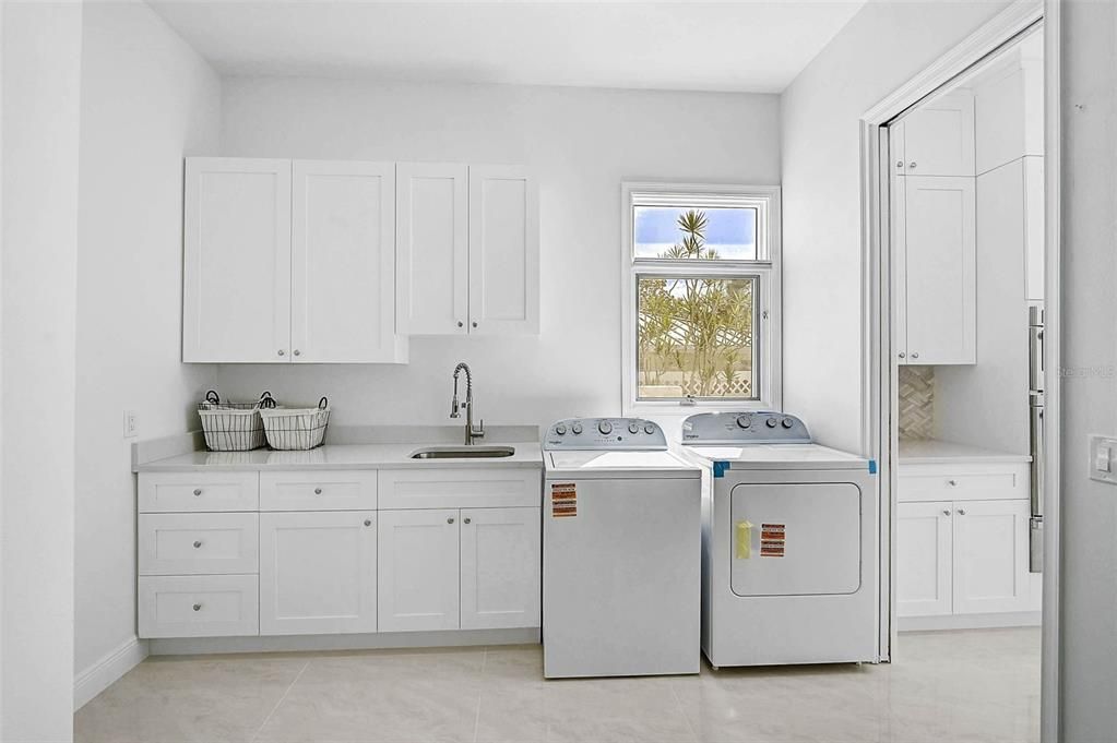 Activo con contrato: $2,795,000 (3 camas, 3 baños, 4399 Pies cuadrados)