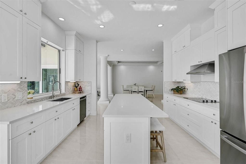 Activo con contrato: $2,795,000 (3 camas, 3 baños, 4399 Pies cuadrados)