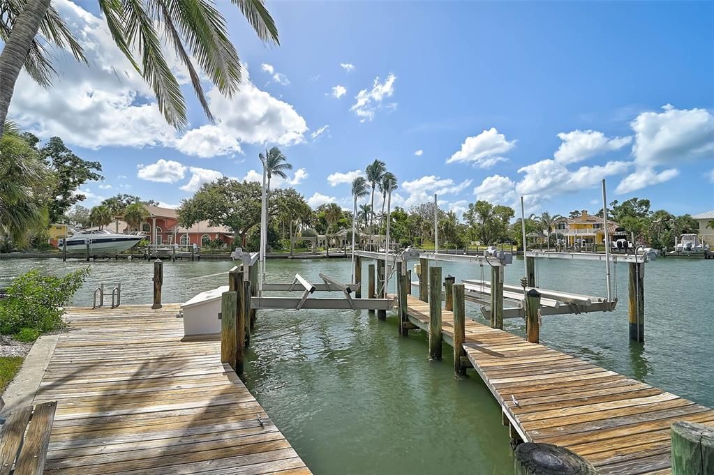 Activo con contrato: $2,795,000 (3 camas, 3 baños, 4399 Pies cuadrados)