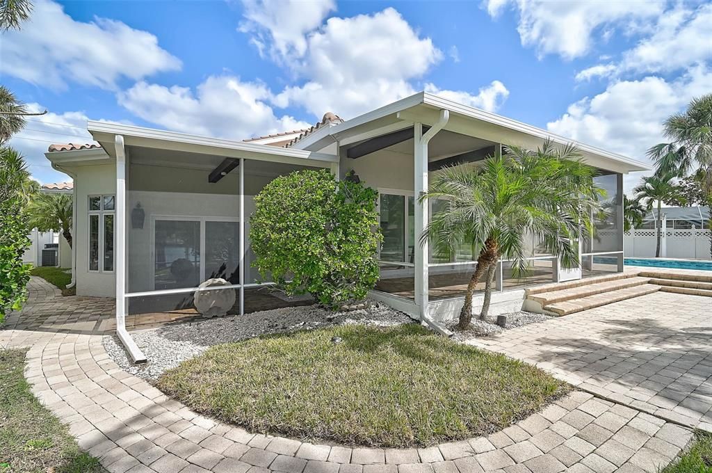 Activo con contrato: $2,795,000 (3 camas, 3 baños, 4399 Pies cuadrados)