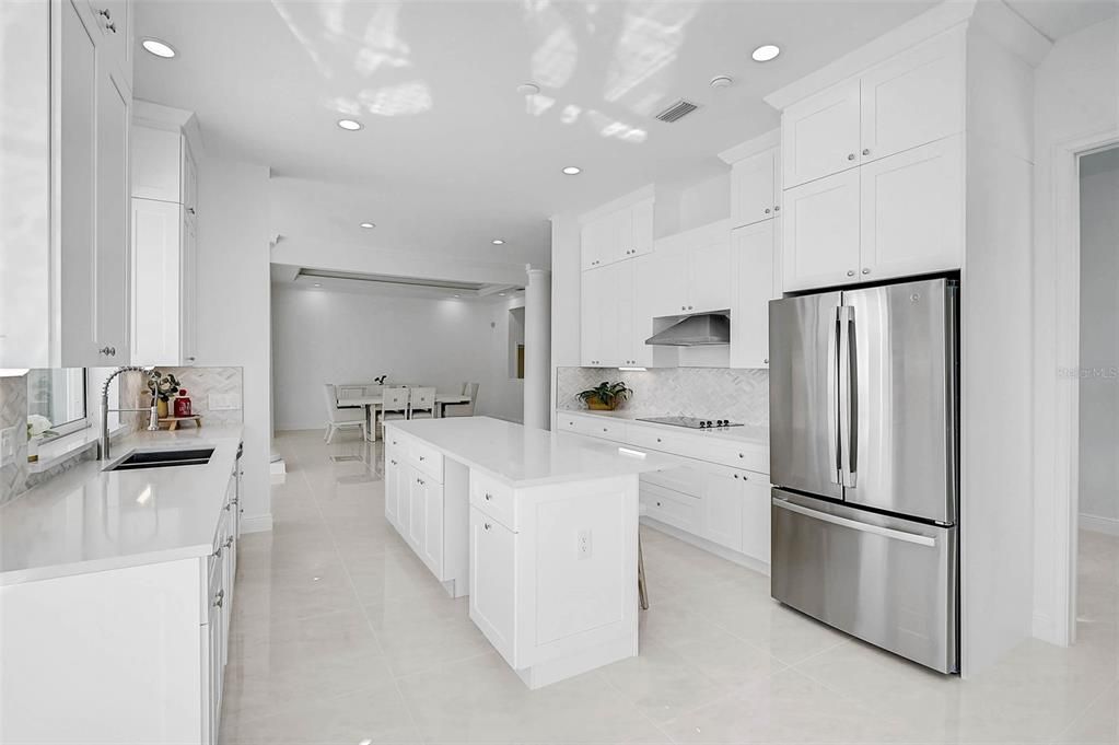 Activo con contrato: $2,795,000 (3 camas, 3 baños, 4399 Pies cuadrados)