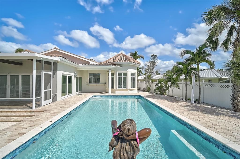 Activo con contrato: $2,795,000 (3 camas, 3 baños, 4399 Pies cuadrados)