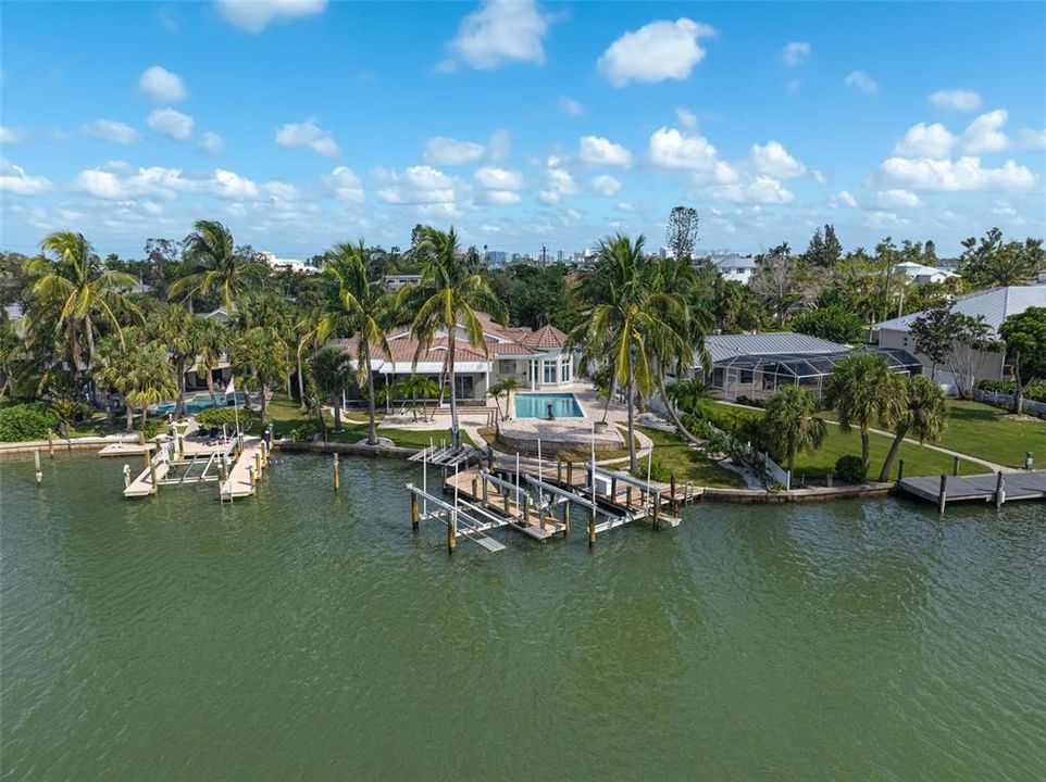 Activo con contrato: $2,795,000 (3 camas, 3 baños, 4399 Pies cuadrados)