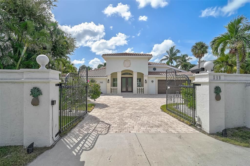 Activo con contrato: $2,795,000 (3 camas, 3 baños, 4399 Pies cuadrados)