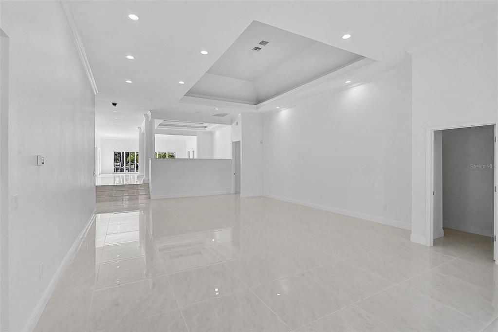 Activo con contrato: $2,795,000 (3 camas, 3 baños, 4399 Pies cuadrados)