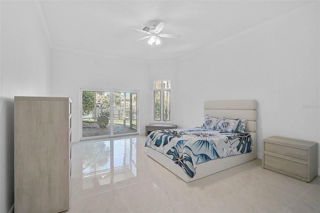 Activo con contrato: $2,795,000 (3 camas, 3 baños, 4399 Pies cuadrados)