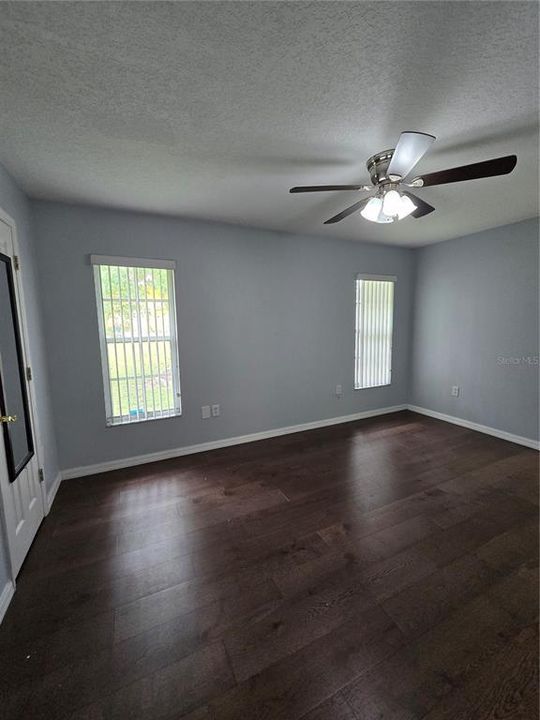 For Rent: $2,500 (5 beds, 2 baths, 1995 Square Feet)