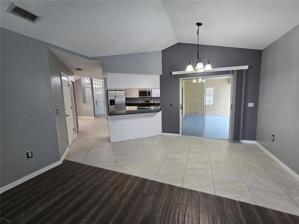 For Rent: $2,500 (5 beds, 2 baths, 1995 Square Feet)