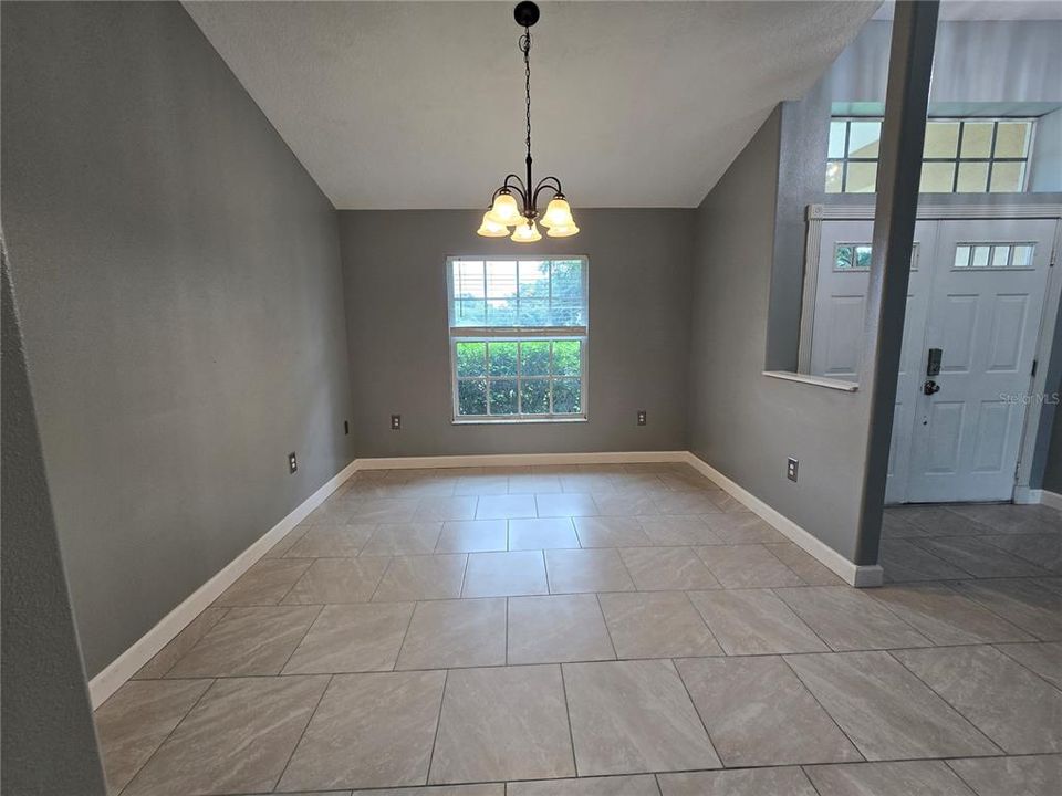 For Rent: $2,500 (5 beds, 2 baths, 1995 Square Feet)