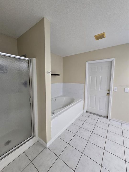 For Rent: $2,500 (5 beds, 2 baths, 1995 Square Feet)