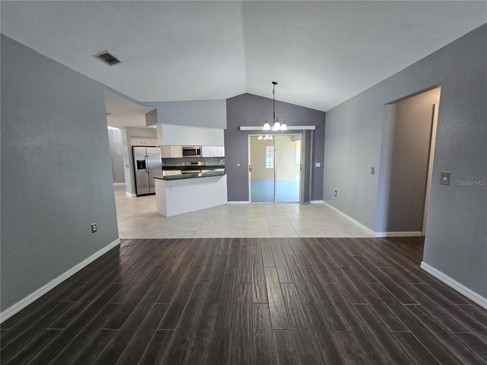 For Rent: $2,500 (5 beds, 2 baths, 1995 Square Feet)