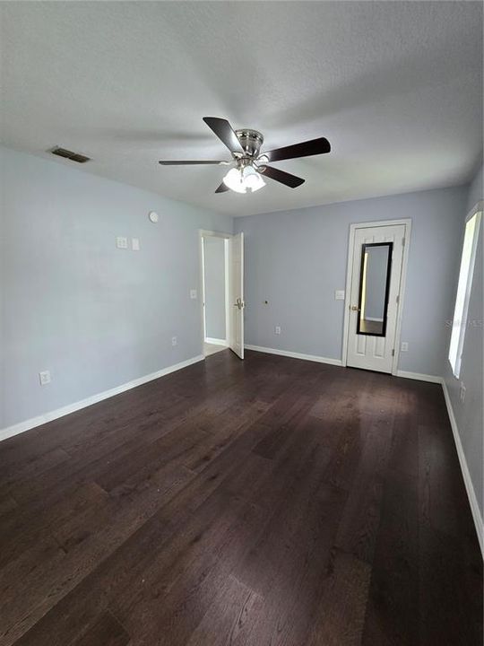 For Rent: $2,500 (5 beds, 2 baths, 1995 Square Feet)