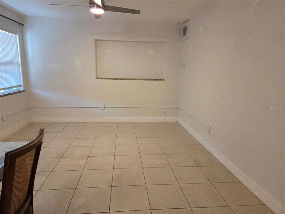 合同活跃: $1,280 (1 贝兹, 1 浴室, 500 平方英尺)