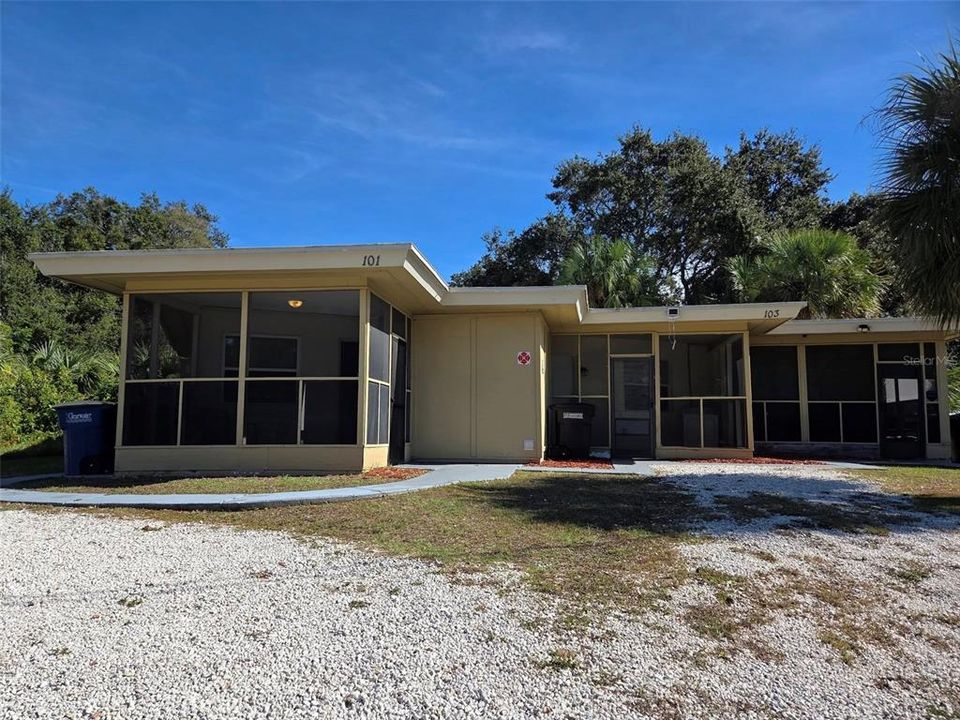 合同活跃: $1,280 (1 贝兹, 1 浴室, 500 平方英尺)