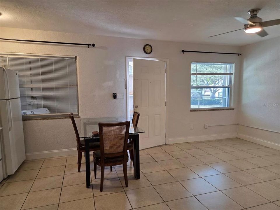 合同活跃: $1,280 (1 贝兹, 1 浴室, 500 平方英尺)