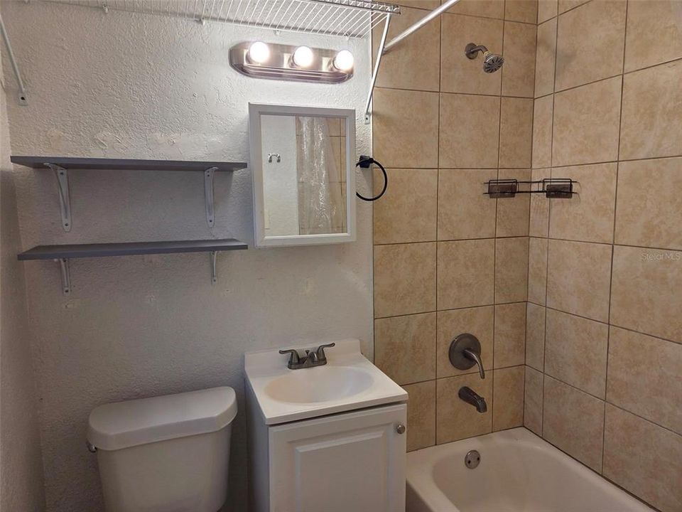 合同活跃: $1,280 (1 贝兹, 1 浴室, 500 平方英尺)