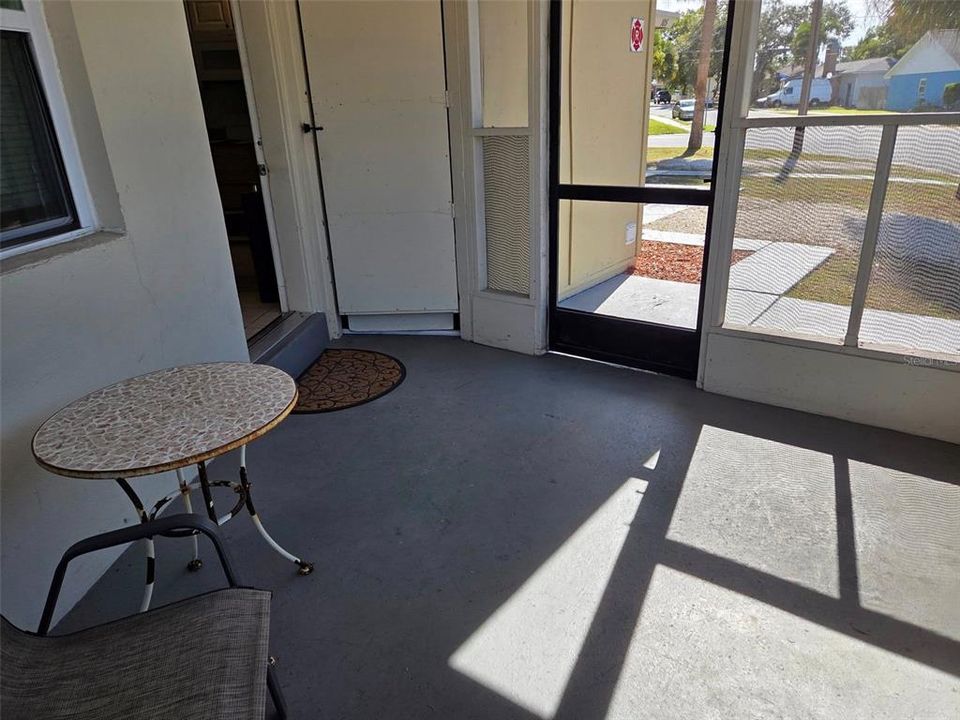 合同活跃: $1,280 (1 贝兹, 1 浴室, 500 平方英尺)