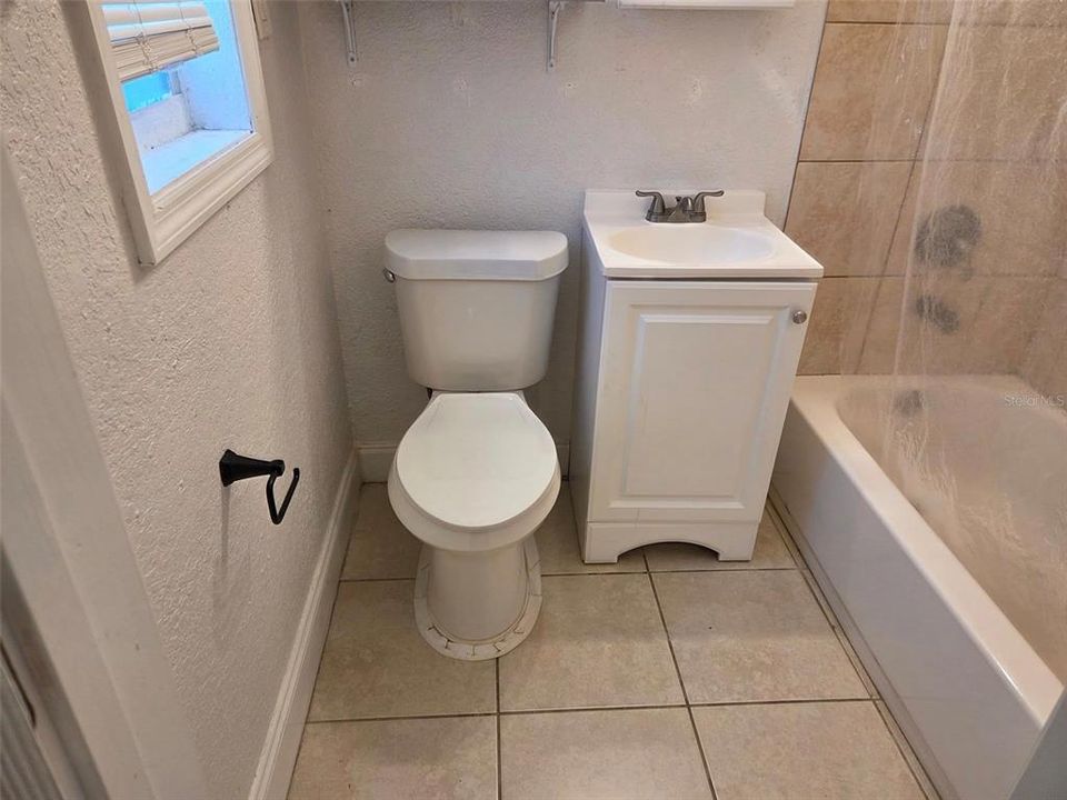 合同活跃: $1,280 (1 贝兹, 1 浴室, 500 平方英尺)