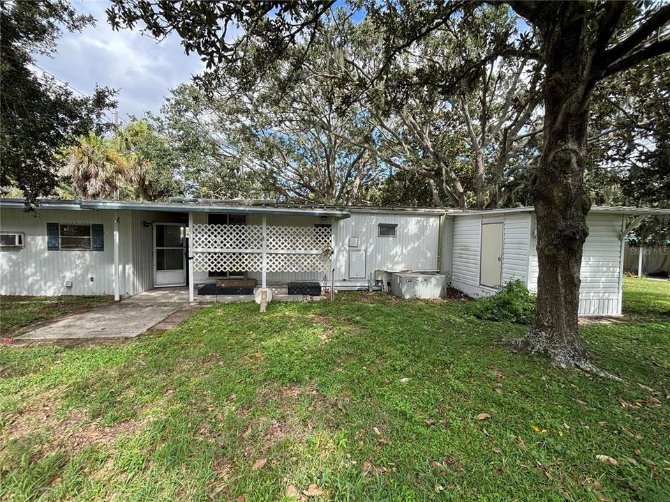 For Sale: $89,500 (2 beds, 2 baths, 1044 Square Feet)