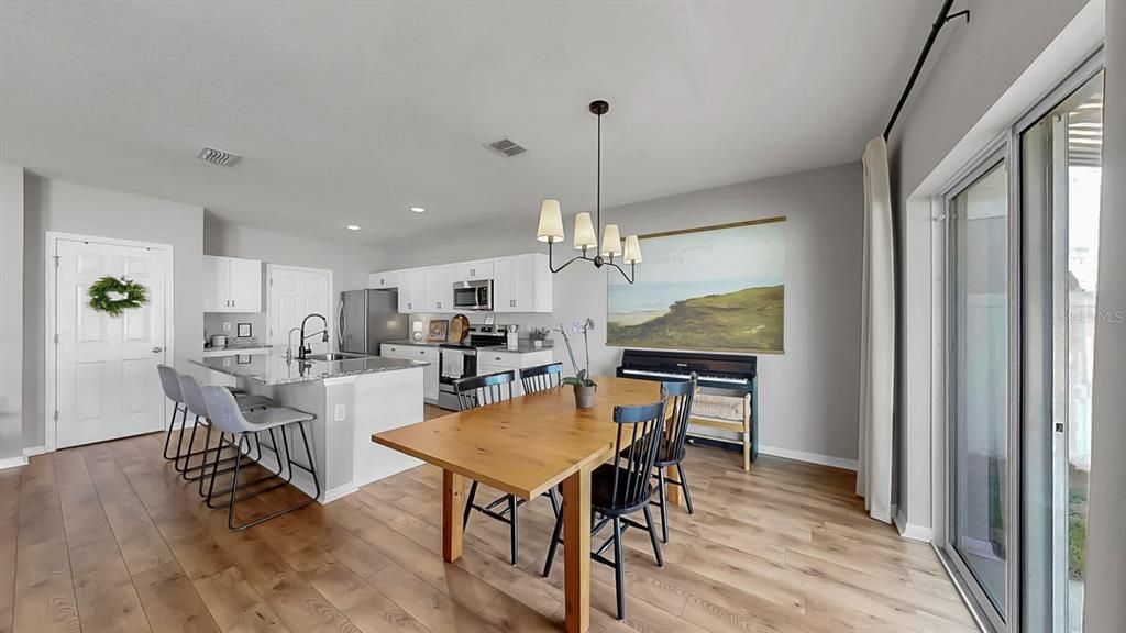 待售: $389,900 (4 贝兹, 2 浴室, 2226 平方英尺)