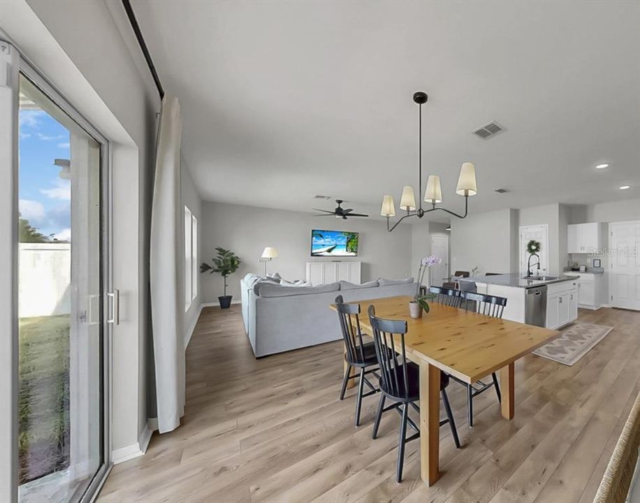 待售: $389,900 (4 贝兹, 2 浴室, 2226 平方英尺)