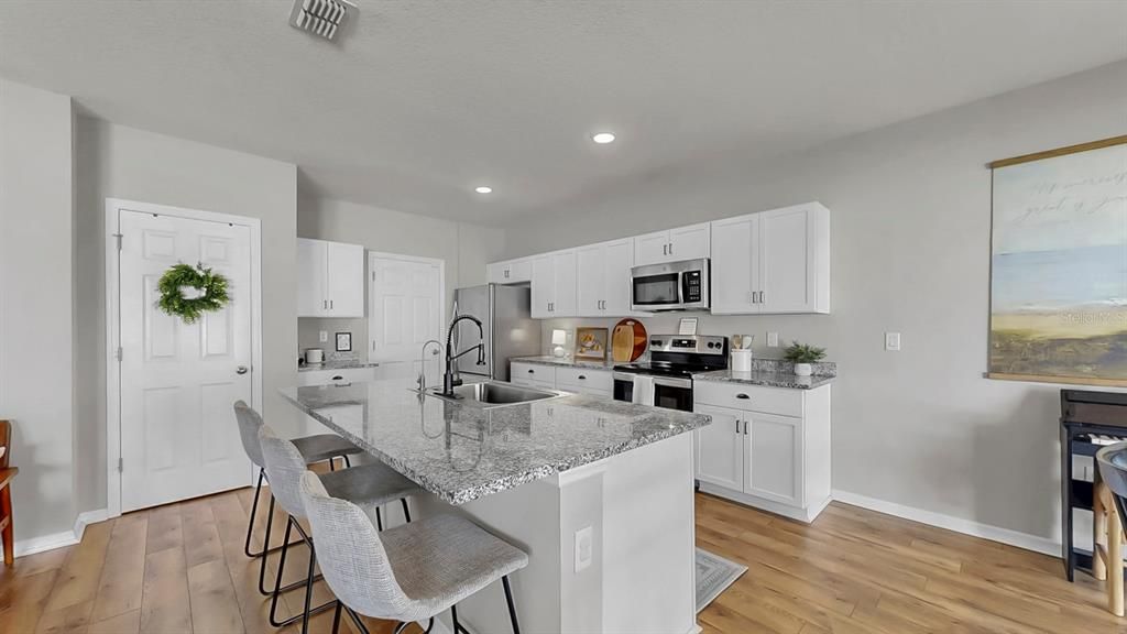 待售: $389,900 (4 贝兹, 2 浴室, 2226 平方英尺)