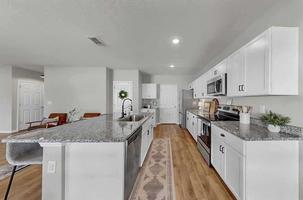 待售: $389,900 (4 贝兹, 2 浴室, 2226 平方英尺)