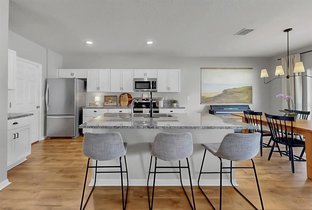 待售: $389,900 (4 贝兹, 2 浴室, 2226 平方英尺)