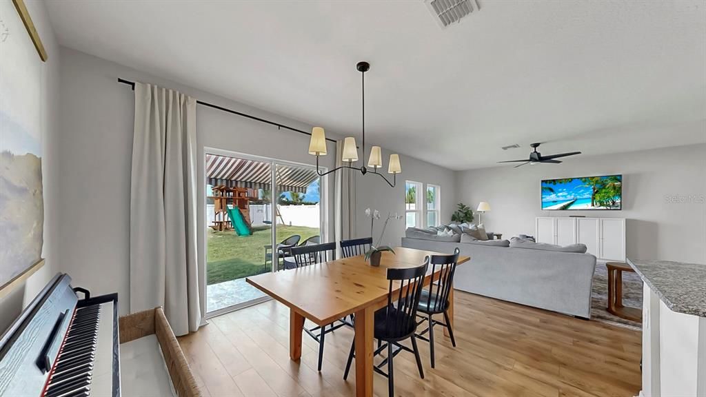 待售: $389,900 (4 贝兹, 2 浴室, 2226 平方英尺)