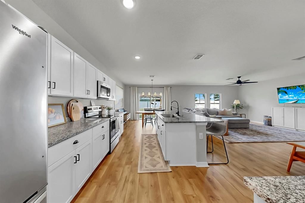 待售: $389,900 (4 贝兹, 2 浴室, 2226 平方英尺)