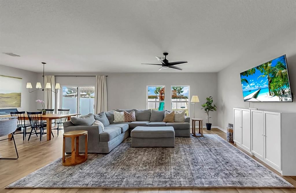 待售: $389,900 (4 贝兹, 2 浴室, 2226 平方英尺)