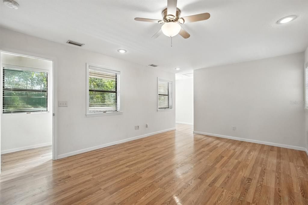 For Sale: $374,000 (4 beds, 3 baths, 2860 Square Feet)