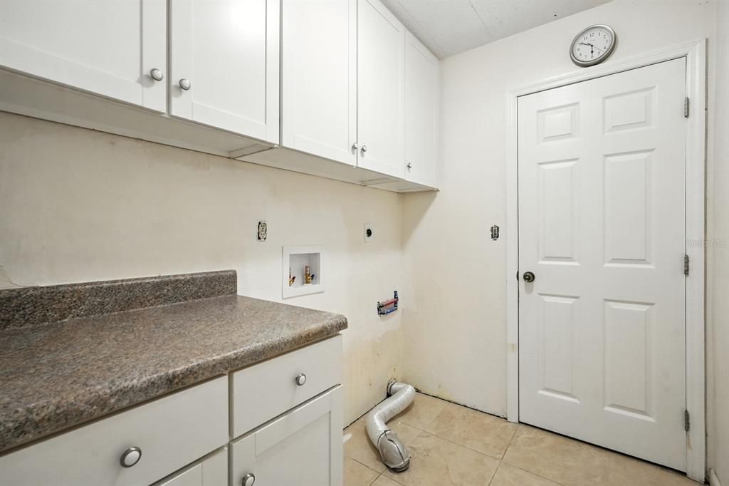 For Sale: $374,000 (4 beds, 3 baths, 2860 Square Feet)