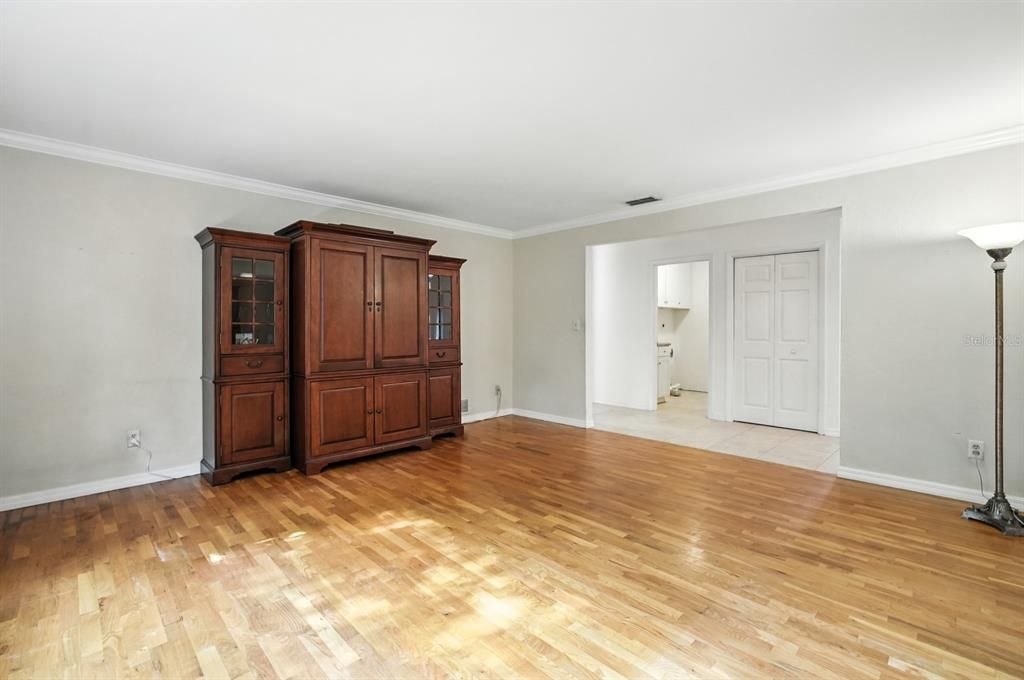 For Sale: $374,000 (4 beds, 3 baths, 2860 Square Feet)